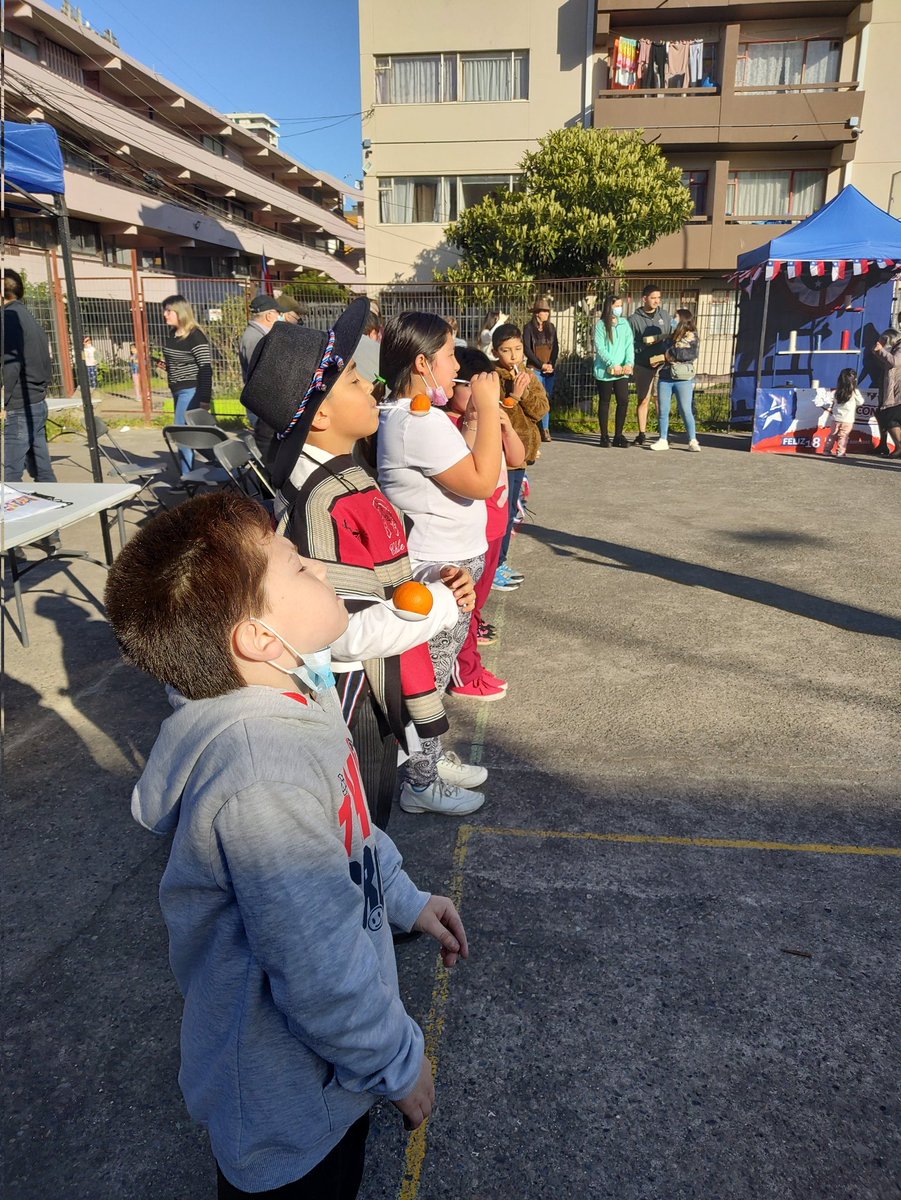 QmbRemoPaicavi's tweet photo. Este sábado celebramos las Fiestas Patrias en tu barrio ¡Que bien lo pasamos! 🥳🇨🇱

💚 Muchos vecinos se acercaron a compartir en comunidad, disfrutando de esta fiesta que preparamos con mucho cariño desde el equipo del programa Quiero Mi Barrio #qmbremodelaciónpaicaví💚 https://t.co/AEgv6R5Wr0