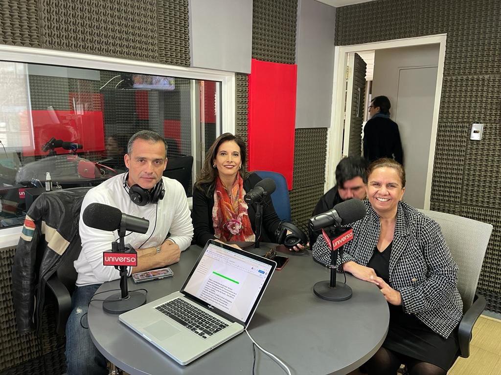 MujeresFuturo's tweet photo. Hoy estuvimos representadas por nuestra embajadora Isabel Margarita Cabello en @RadioUniverso junto a #IvanNuñez en #UniversoEmprendedor contando de nuestra participación en Octubre en el @WefArgentina junto a otras 30 mujeres Power. 
Gracias a la invitación de @WEFChile https://t.co/UeA9F6w4PL