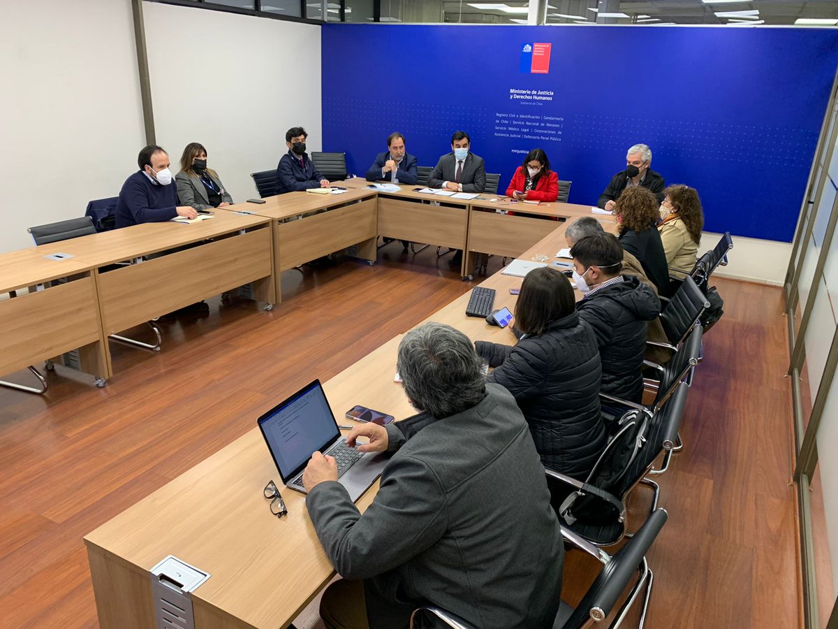 anefchile's tweet photo. #Ahora | La ANF SML en mesa de trabajo con la Subsecretaría de Justicia y Dirección Nacional del Servicio Médico Legal (SML) para la Modernización del SML. En esta instancia la ANEF actúa como garante.
#ANEF #ANFSML #SML #TrabajoDecente https://t.co/7jchBMD5c2