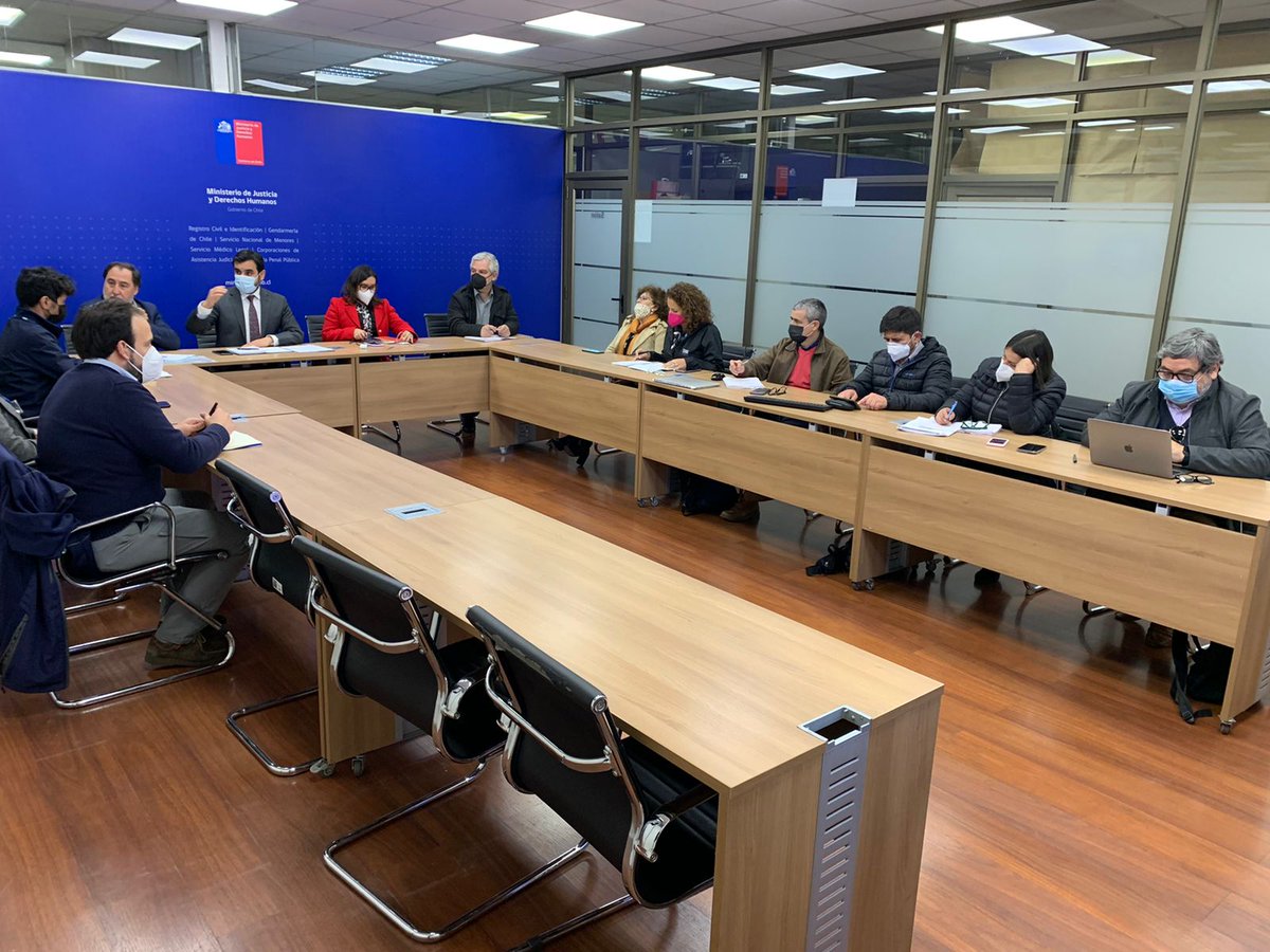 anefchile's tweet photo. #Ahora | La ANF SML en mesa de trabajo con la Subsecretaría de Justicia y Dirección Nacional del Servicio Médico Legal (SML) para la Modernización del SML. En esta instancia la ANEF actúa como garante.
#ANEF #ANFSML #SML #TrabajoDecente https://t.co/7jchBMD5c2