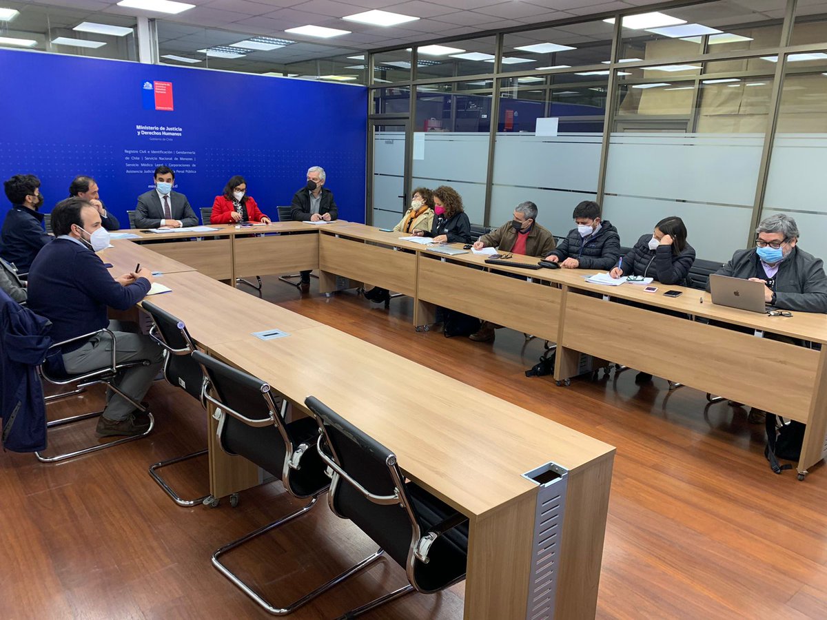 anefchile's tweet photo. #Ahora | La ANF SML en mesa de trabajo con la Subsecretaría de Justicia y Dirección Nacional del Servicio Médico Legal (SML) para la Modernización del SML. En esta instancia la ANEF actúa como garante.
#ANEF #ANFSML #SML #TrabajoDecente https://t.co/7jchBMD5c2