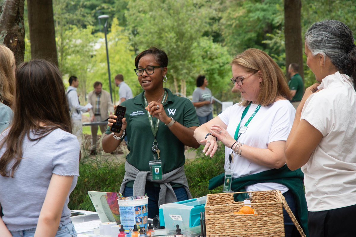 Campus was buzzing last Friday as the JanTerm Fair took over the quad. Upper School students went table to table to hear from faculty about the course offerings for #JanTerm23—with 44 total courses to choose from narrowing it down won't be easy!
