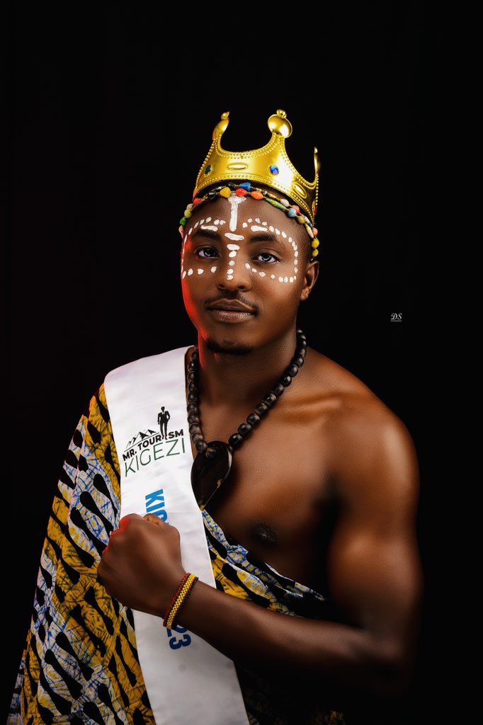 Twindicklee1's tweet photo. Because am a price 👑👑 https://t.co/LLvFN7oiKZ