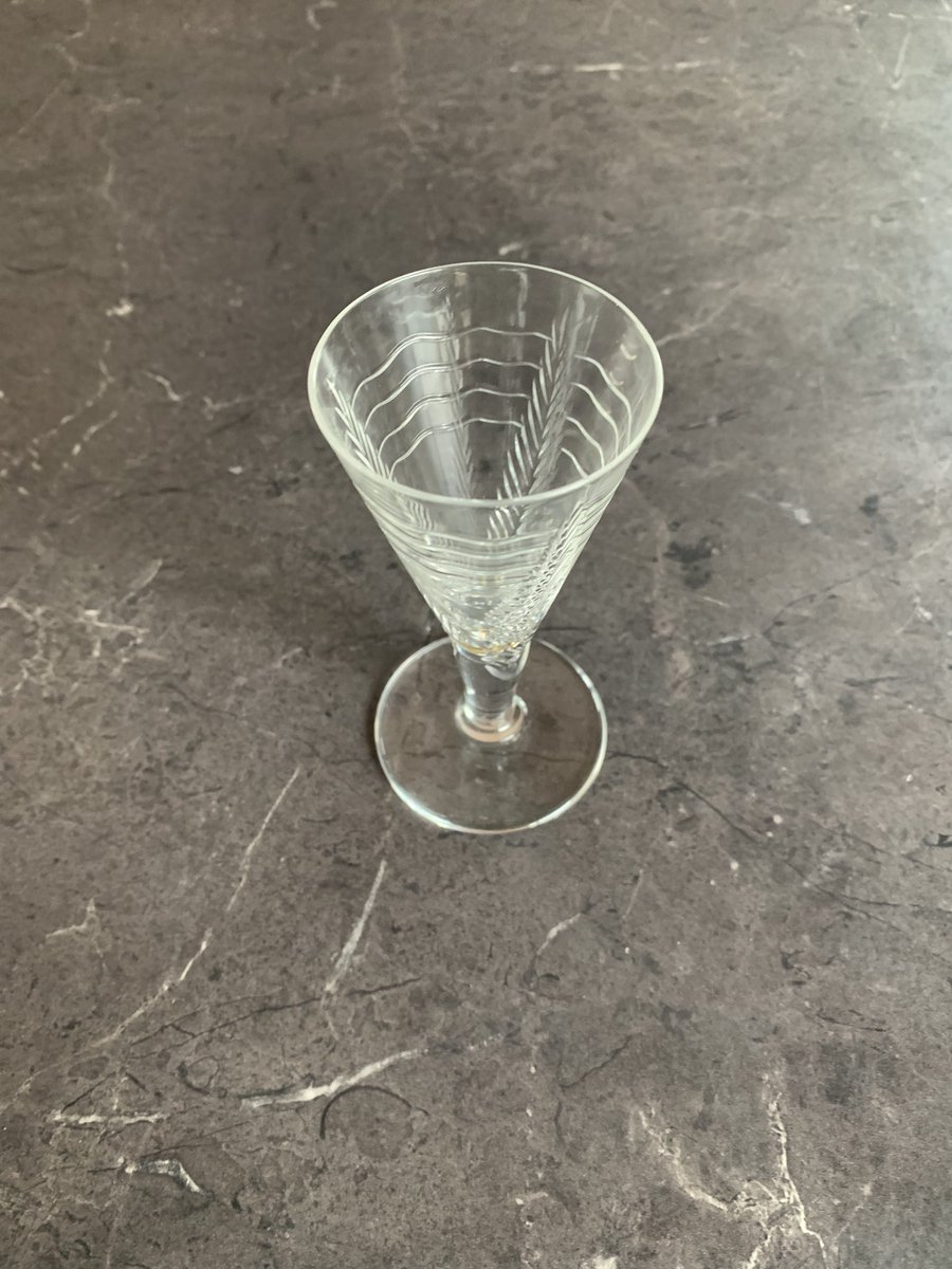Normslaw's tweet photo. Who knows about v old glasses? These are about 80yrs old but no one knows anything about them. Ideas? #ExpertsOfTwitter #Glasses https://t.co/QNNaddcBZj