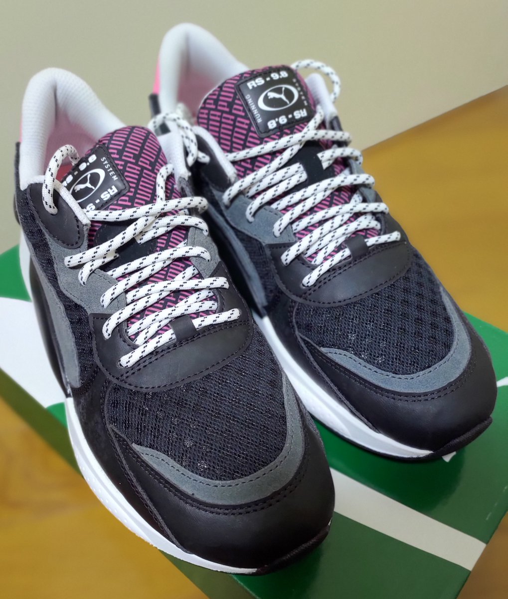 deksn's tweet photo. 散歩のお供。またPUMA。 https://t.co/NXTPUNrU7T
