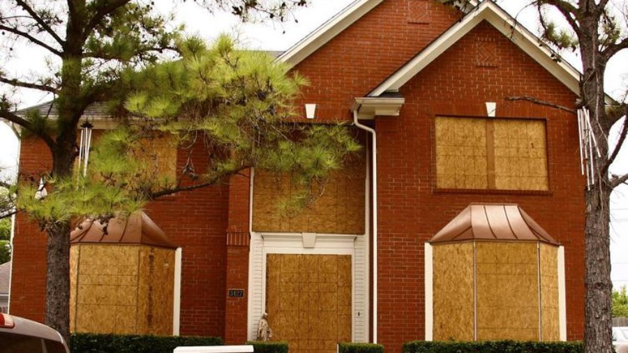 ParamountRestor's tweet photo. 3 Reasons You Need a Pro to Board Up Your Home or Cover Your Roof After Major Damage Occurs…
LEARN MORE... https://t.co/RCQOvb1gla
#coverroof #rooftarp #boarduphome #boardup https://t.co/blrrgc4ohQ