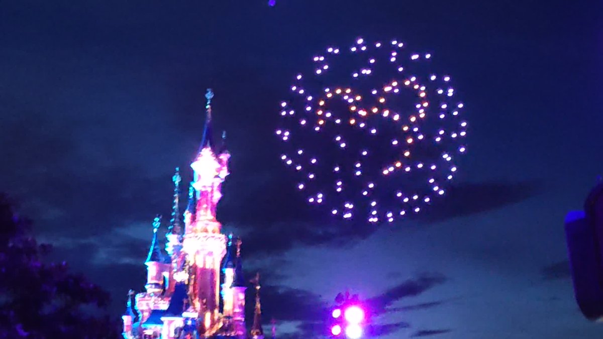 TeamCastagnet's tweet photo. Disneyland Paris 30 ans.
Disney D-Light.
@DisneylandParis
#DisneyDLight #ShowNocturne #30ansDisneylandParis #30ansdeMagie #DisneylandParis2022 #DisneylandParis30thAnniversary #DisneylandParis #Disney #DLP30 #DisneylandParis30 #DisneyParks #UnMondeQuiSIllumine (#Photo) (#Picture) https://t.co/u2HZRAEkTu