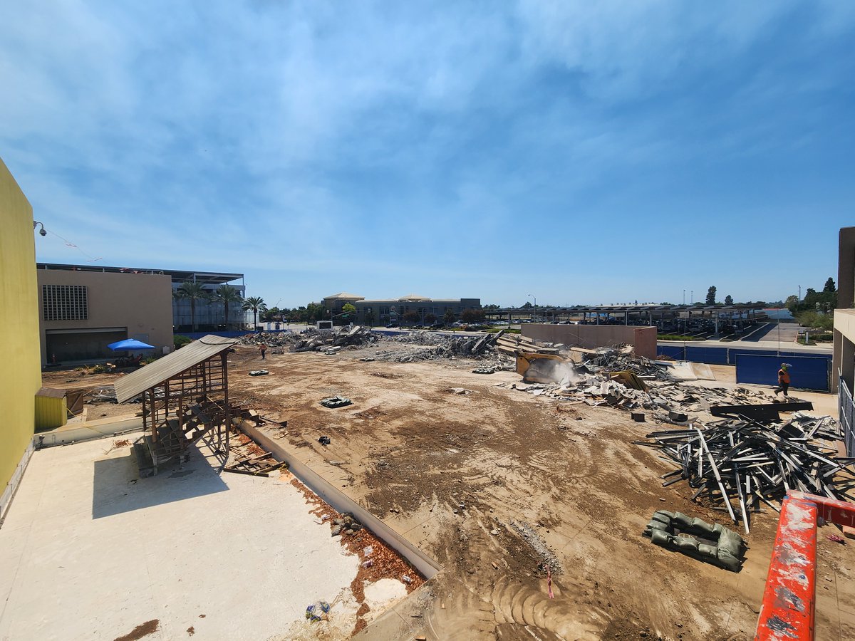 CSUFCOTA's tweet image. Visual Arts Building F came down last week in the Modernization Project. Timelapse of the demolition process coming soon! #CSUFCOTA #CSUF #CSUFVisualArts