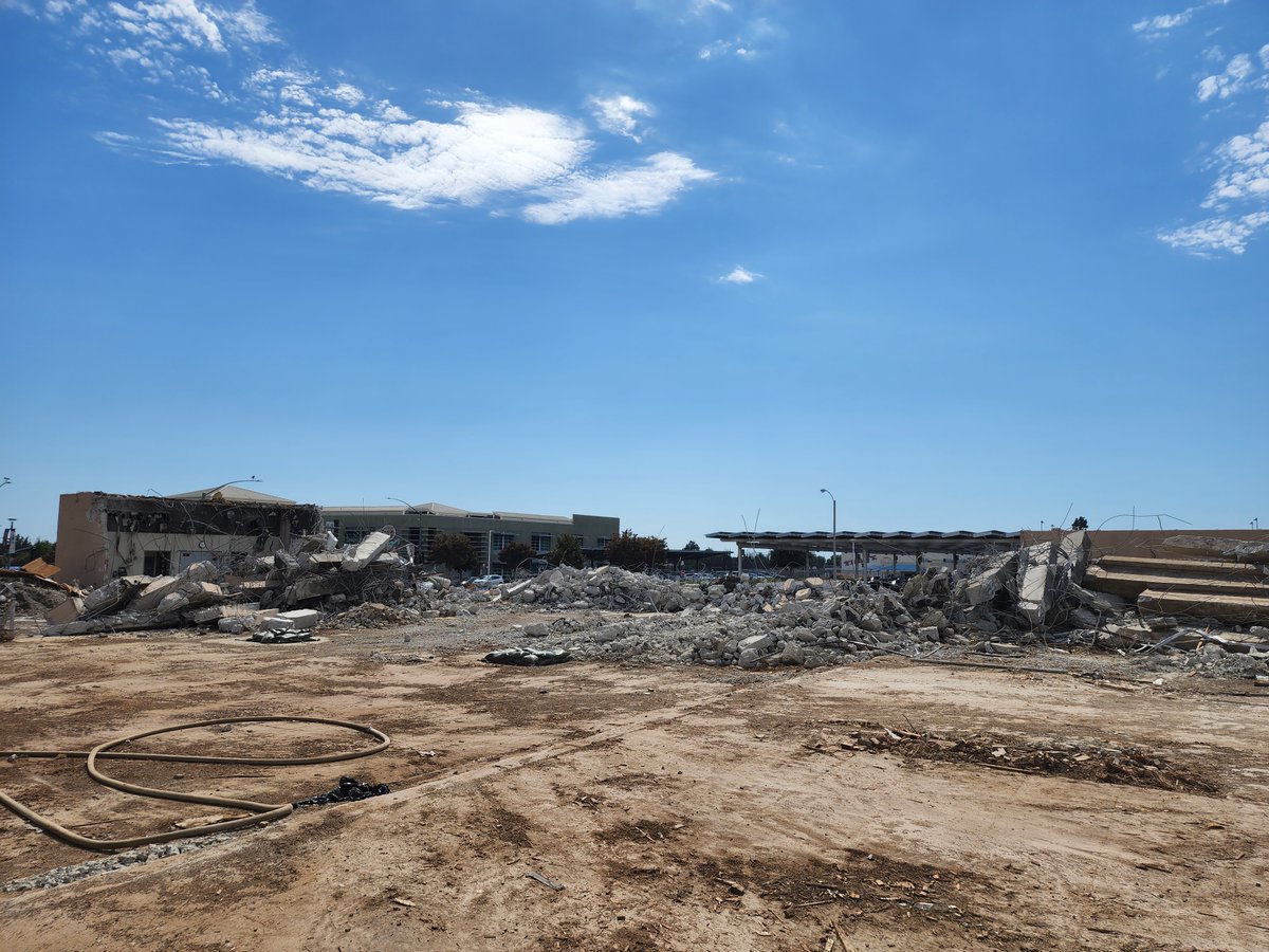 CSUFCOTA's tweet image. Visual Arts Building F came down last week in the Modernization Project. Timelapse of the demolition process coming soon! #CSUFCOTA #CSUF #CSUFVisualArts