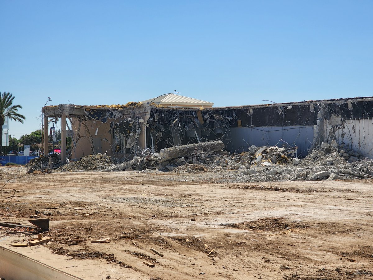 CSUFCOTA's tweet image. Visual Arts Building F came down last week in the Modernization Project. Timelapse of the demolition process coming soon! #CSUFCOTA #CSUF #CSUFVisualArts