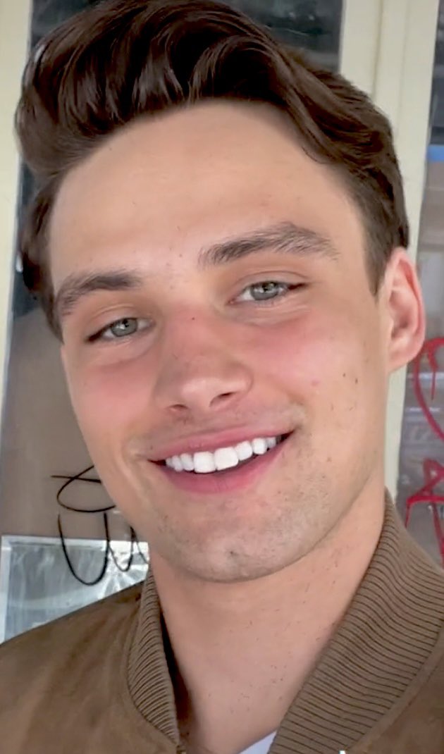RobinScrutton's tweet photo. Can you guys just imagine how he feels right now ✨getting all dolled up in NY with all of us hanging and waiting on his every move! Whether he’s modeling,attending or stealing the whole damn show I hope he feels even half as special and beautiful as he is!! #GoWilliam #WN #NY ⭐️ https://t.co/HjQDc51Si3