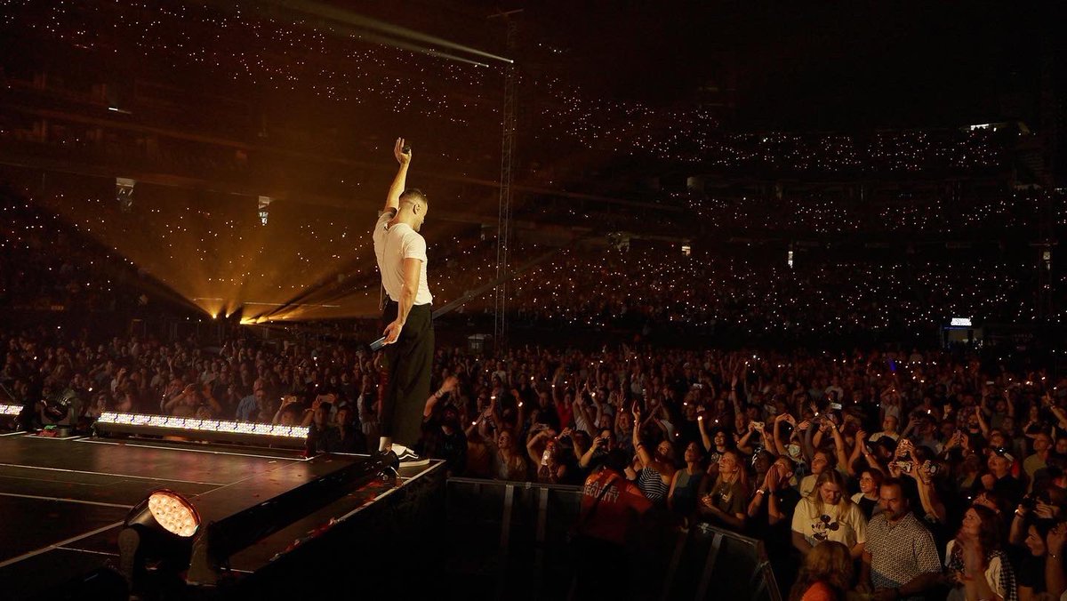 Imaginedragons's tweet photo. LAS VEGAS https://t.co/6KKFgOevEJ