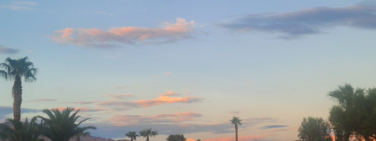 ErinMaj's tweet photo. To my friends in WA: I live here now.    Sun. Dry. Visibility. https://t.co/5qfMljP0Rl