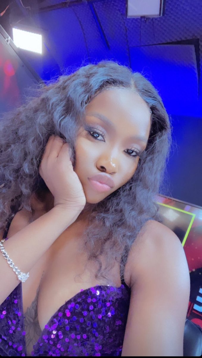 Richiexmoney's tweet photo. Ok ppl up 4 eviction, let me see🤔
Allyson- "Ilebaye's picture is the finest" I'll vote 4 u✔️
Hermes- Hasn't really said anything?🤔
Bella nd Dotun- Mixed feelings Abt voting for u guys
Sheggz-.....
Adekunle: Nominated Baye❌🚮🔫🔫 #Bbnaija #FirstHOH #BBNaijaS7 https://t.co/ESBEcdSRDJ