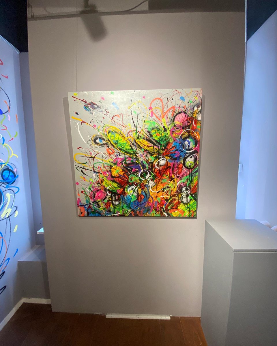 I'd like to thank everyone who took the time out of your busy day to come to my solo show "LOS CHIX"i appreciate each and every one of you....the show runs for the next 2 months so if your interested get down there AMANDA WEI GALLERY.