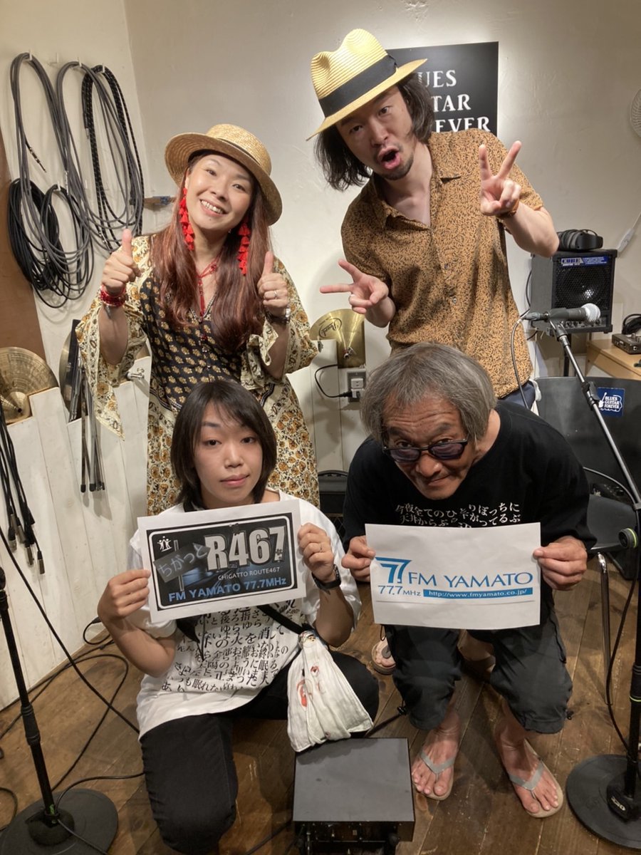 chigaradi467's tweet photo. 毎週水曜日22時～絶賛放送中！
FMやまと77.7MHz ちがっと！R467

第2週目髭と長髪とわたしのまきおと吉田正音でお届け！
髭と長髪とわたしパーソナリティ最終回！！(´;ω;｀)

元町にあるブルースバー、BLUES GUITAR FOREVERにて公開収録しました！
サイマルラジオで聴いてね！
https://t.co/yzzCY4GoRt https://t.co/8ZYKyYuZO8