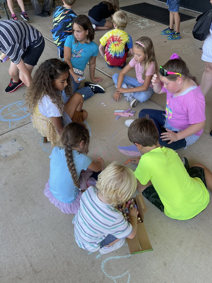GosdinSarah's tweet photo. We had a great turnout at “Chalk the Walk!”Thank you @reed_pta! @Reed_Elementary https://t.co/hwg73bkXdP