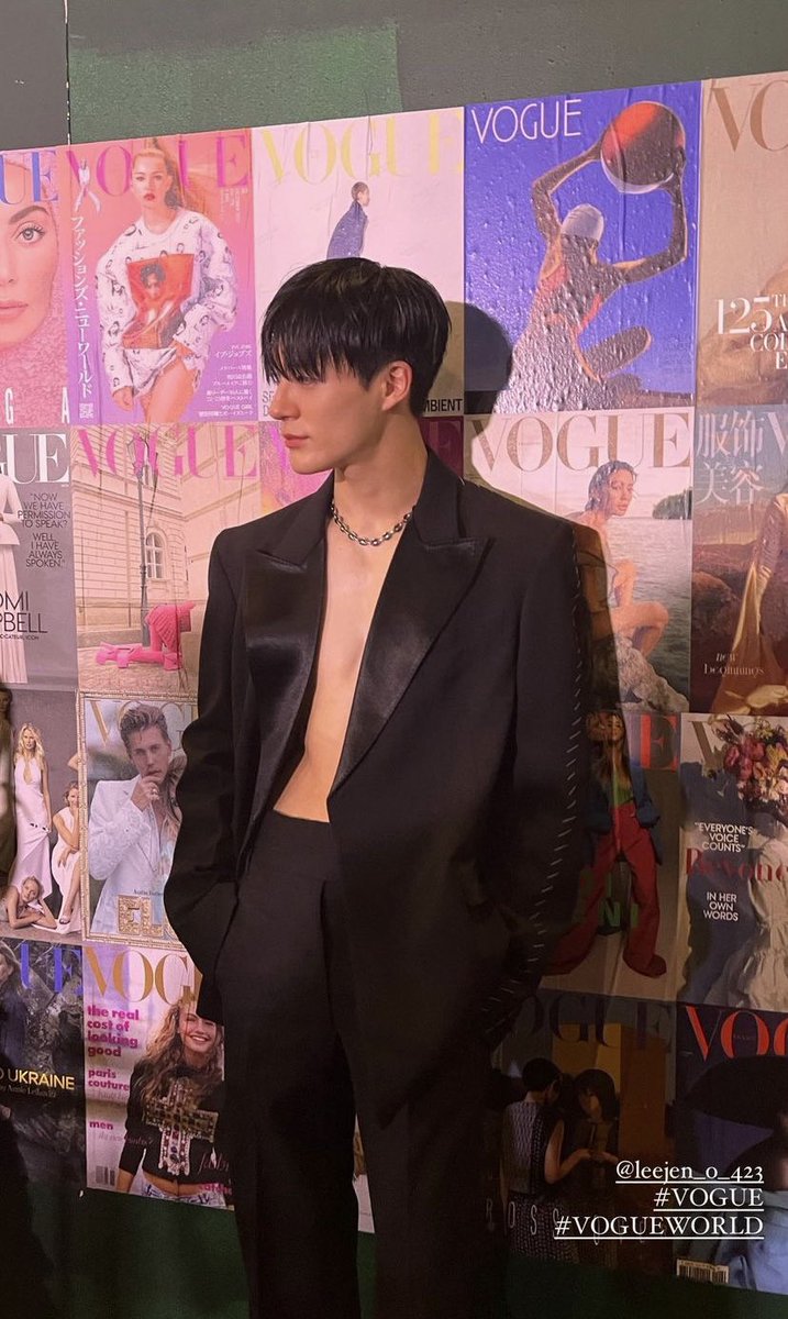 FILESLJN's tweet photo. nct story update with #jeno! 🖤

#JENOxVOGUE https://t.co/SS2fjYtEPq