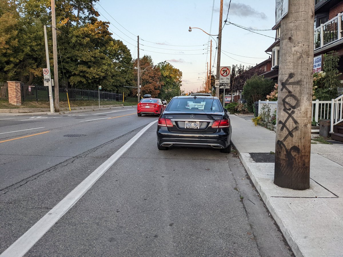 deeplyconcern's tweet image. Davenport bike lane at rush hour tonight! @TorontoPolice @cityoftoronto @JohnTory
