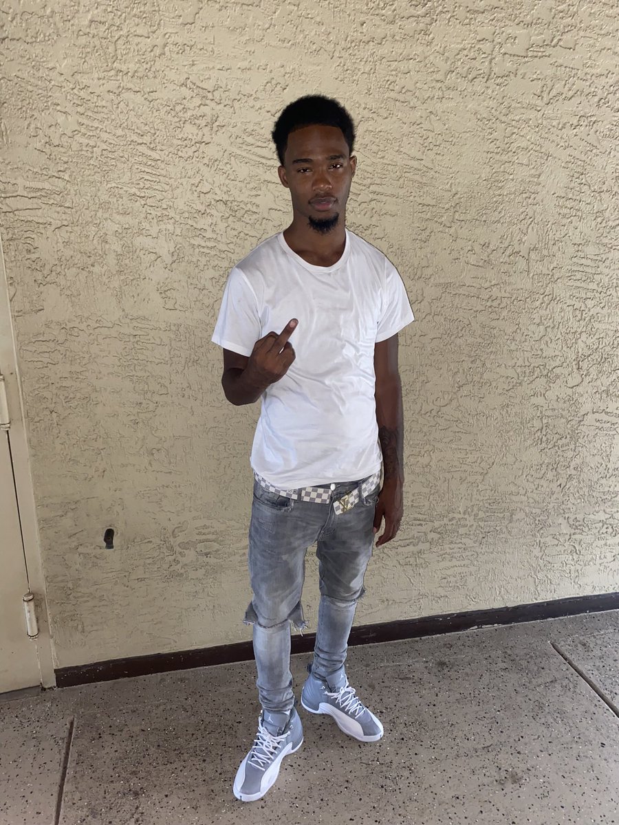 PresidentMahzI's tweet photo. 🤍#FreeGums #Free93Baby ✨ https://t.co/ppOJi4BXqv