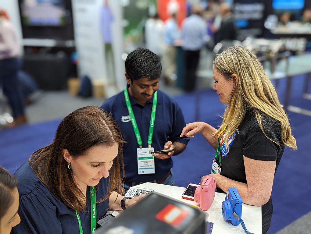 magia3e's tweet photo. zenexmachina: Having fun at our stand at #Gartner #LEGO #zxm https://t.co/p7IrsrxCeE