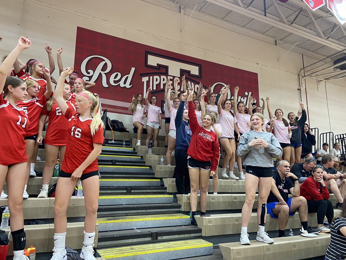 TippMSVolleybal's tweet photo. 2 more wins tonight! Thanks to the HS teams and coaches for cheering us on!  #8down #10togo https://t.co/uZFhWUwoAg