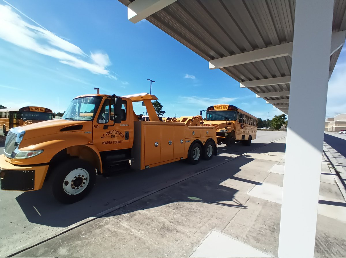 Well this was fun first time driving and towing with the wrecker thanks to all my teachers at CFCC for the knowledge and skills
#cfcctruckdriving #capefearcommunitycollege #cfcc #capefearcc #10speed #10speedwrecker #firsttime #towtruck #towtruckdriver