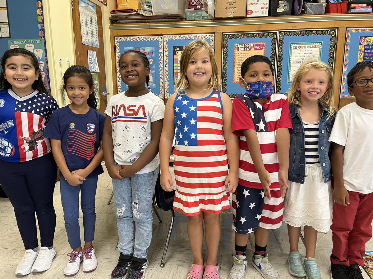 MrsGaddy1's tweet image. We honor those who shall never be forgotten! Patriot Day at W.L.B.! 🇺🇸#LookForTheAwesome #BelieveInBuck 💙