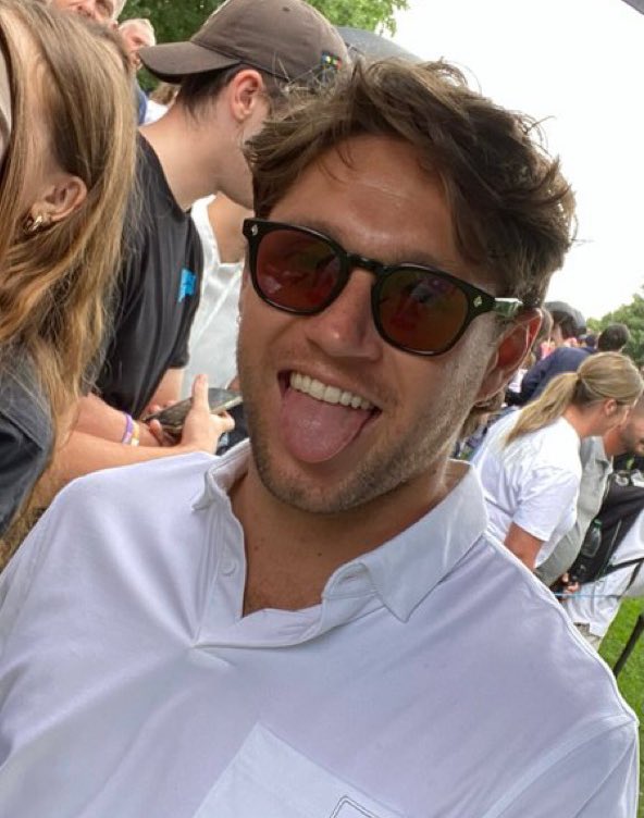 dailynialIpics's tweet photo. HAPPY BIRTHDAY BESTIE 

#HappyBirthdayNiall https://t.co/aICAexaIbc