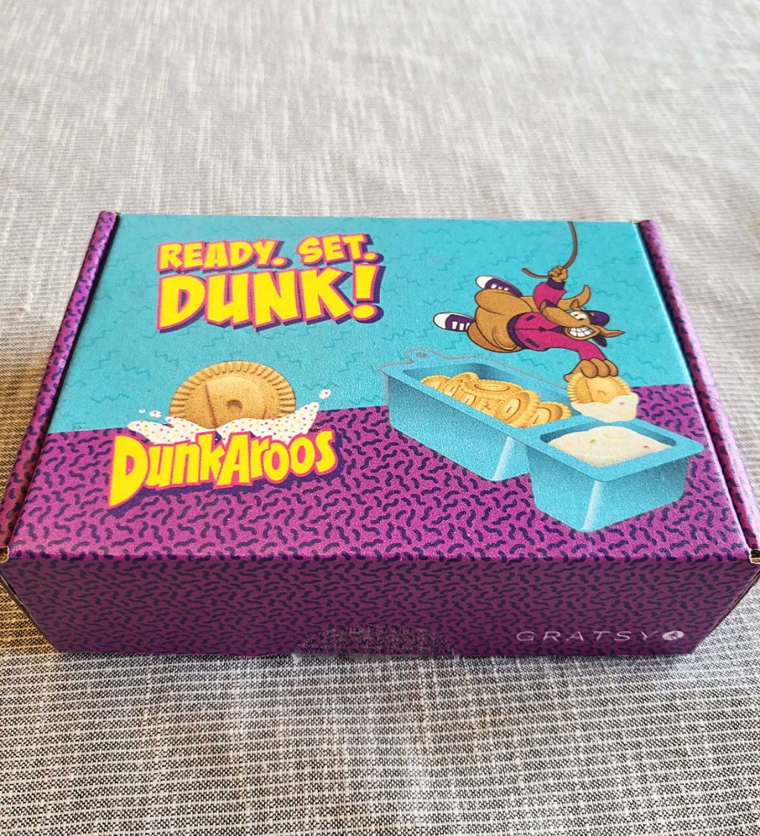 d_dudley4's tweet image. Thank you @GratsyOfficial for the @Dunkaroos box! Included 2 packs of Dunkaroos, a branded bag, 2 branded stickers, and 2 slap bracelets! #Gratsy #Dunkaroos #GratsyBox #DunkIntoTheMetaverse