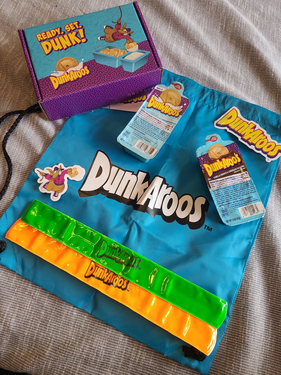 d_dudley4's tweet image. Thank you @GratsyOfficial for the @Dunkaroos box! Included 2 packs of Dunkaroos, a branded bag, 2 branded stickers, and 2 slap bracelets! #Gratsy #Dunkaroos #GratsyBox #DunkIntoTheMetaverse