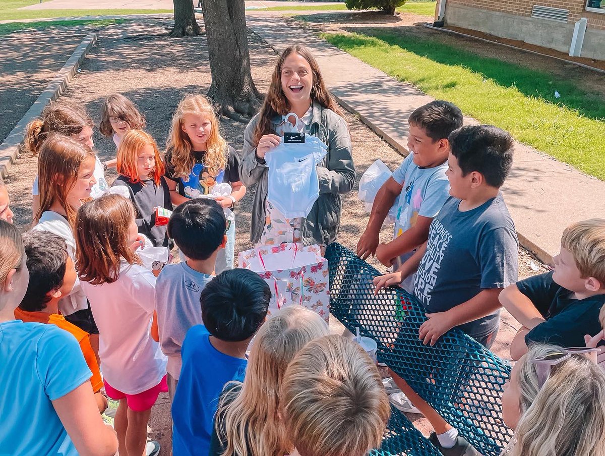 MrsLatham3's tweet photo. 27 onesies made with love ❤️

The kids were so excited to give @katy_nila their gift today! We can’t wait for all of the pics of lil’ Brooks in his one-of-kind onesies made by these amazing 3rd graders! #BabyBeasley #BabyBrooks #CCEBelieves #BabyCougar @MsMonty3rd @MrsAshleeBaker https://t.co/GM97gqHIeK