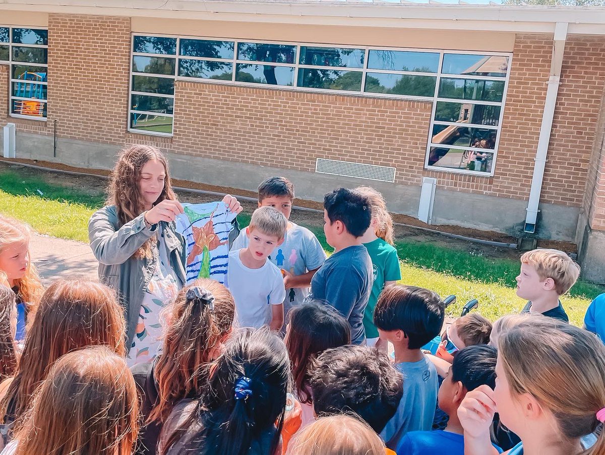 MrsLatham3's tweet photo. 27 onesies made with love ❤️

The kids were so excited to give @katy_nila their gift today! We can’t wait for all of the pics of lil’ Brooks in his one-of-kind onesies made by these amazing 3rd graders! #BabyBeasley #BabyBrooks #CCEBelieves #BabyCougar @MsMonty3rd @MrsAshleeBaker https://t.co/GM97gqHIeK