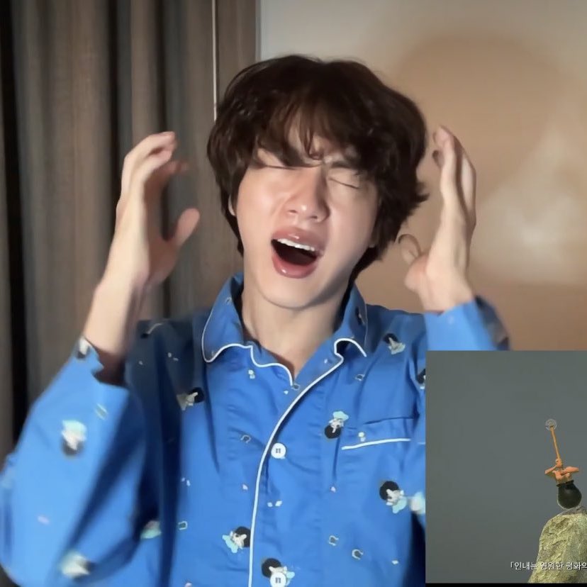 vantevcr's tweet image. as reações do seokjin pra não quebrar o computador e xingar o joguinho ao vivo; a thread