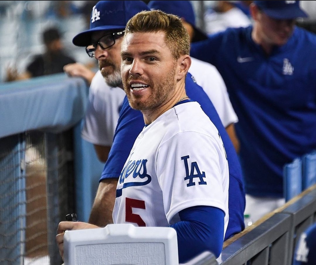 DodgersTailgate's tweet photo. Last week was the 5th time in Freddie Freemans career collecting 12 hits in a week (Mon-Sun) where he played six games or less. But it became the first time he's done it twice in a season. #NLPlayerOfTheWeek https://t.co/mnoHL7csEW