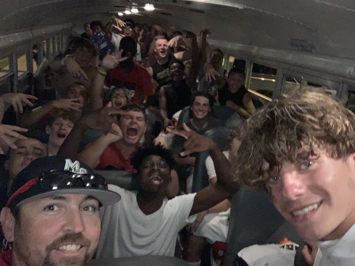 XLJeFe58's tweet image. Reserves rolled into Papillion for business as usual. Firing on all cylinders as the walked away with a 41-14 W over the Monarchs. #allgasnobrakes #FlyinRound #HavinFun #SouthBoyz  #TPW @MSouthFootball @MSHSactivities