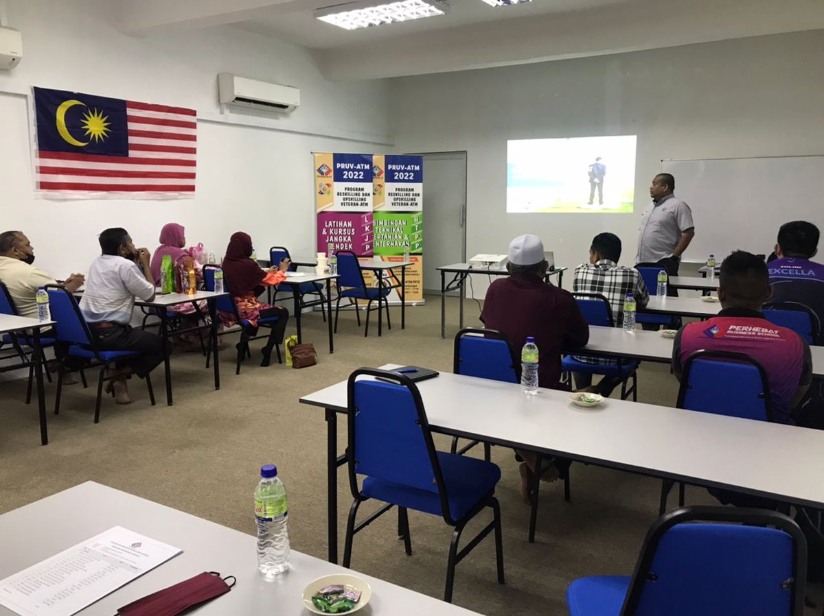 PERHEBATMy's tweet photo. PERHEBAT Pulau Pinang
KURSUS PELABELAN BARCODE
8 - 9 2022
Kursus yang disertai Veteran ATM ini bermatlamat membimbing & memberi pendedahan berkaitan pelabelan produk, pemasaran & bimbingan pembiayaan
#PRUVATM #PRUV #PascaLP #KerjayaKedua #KebajikanVeteran #barcode #label https://t.co/62A4AFG3U8