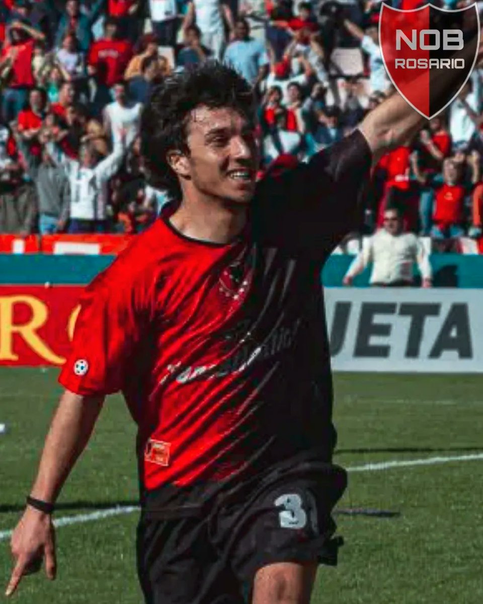 TwNOBRosario's tweet photo. 📆 #UnDiaComoHoy

#NachoScocco convertía su primer gol con la Camiseta de #Newells ❤️🖤

⚽ ¡Golazo de taco! 

📌 El partido fue en el apertura 2004 vs #Banfield

¡Vamos @NachoScocco32ok! https://t.co/6G4XMYHehF