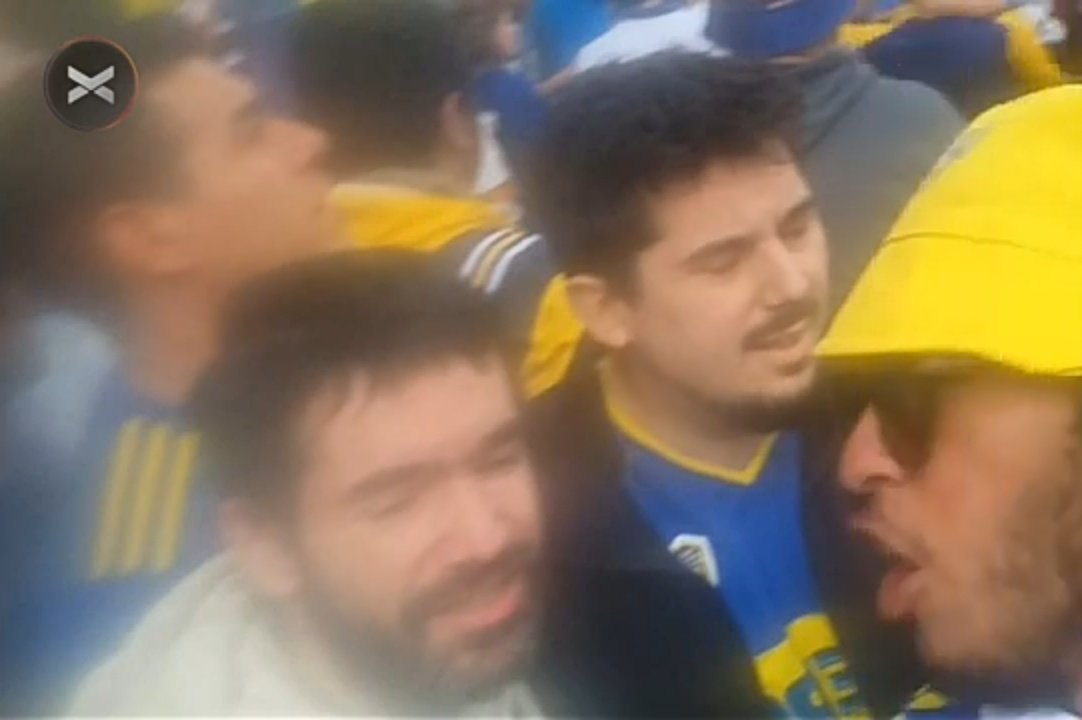 Tricampeón Mundial ⭐️⭐️⭐️ (@joseluisv32) on Twitter photo Ellos son Lucas y German de San Salvador de Jujuy, dos personas no videntes que viajaron 1500km para conocer La Bombonera el día de ayer en el Superclasico.
En la imagen se ve como les relatan el gol de Benedetto. Muchas gracias <a href="/BocaJrsOficial/">Boca Juniors</a> por cumplirles sus sueños. Ellos son Lucas y German de San Salvador de Jujuy, dos personas no videntes que viajaron 1500km para conocer La Bombonera el día de ayer en el Superclasico.
En la imagen se ve como les relatan el gol de Benedetto. Muchas gracias <a href="/BocaJrsOficial/">Boca Juniors</a> por cumplirles sus sueños.