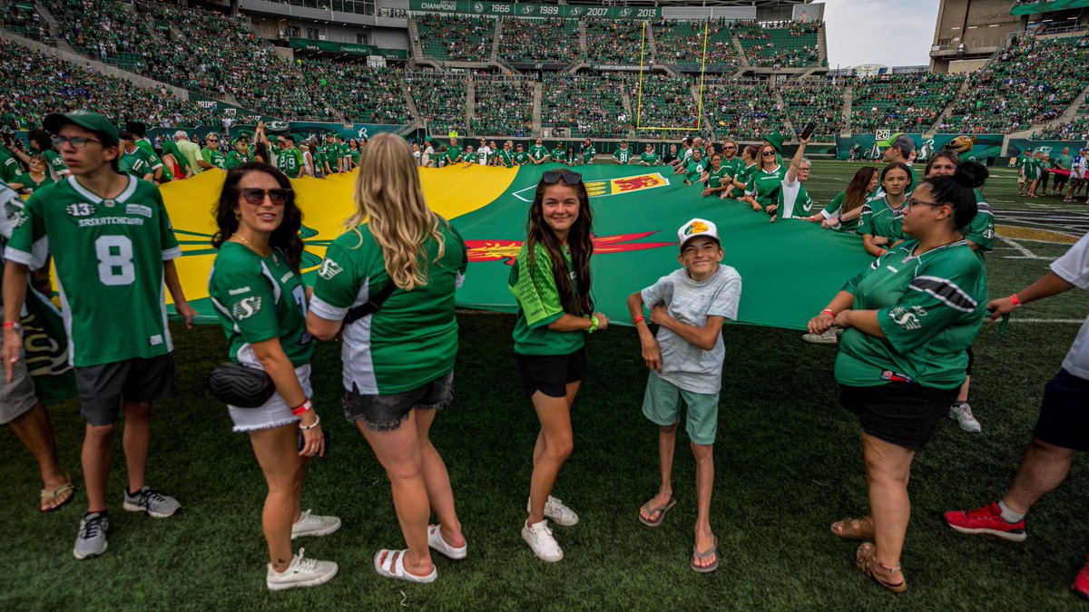 Be part of the show when the lights go out!

We're looking for 125 volunteers to hold the flag during the Lights Out Game, when the Riders play host to the Elks this Friday night!

🇨🇦 : bit.ly/3OsJOnR