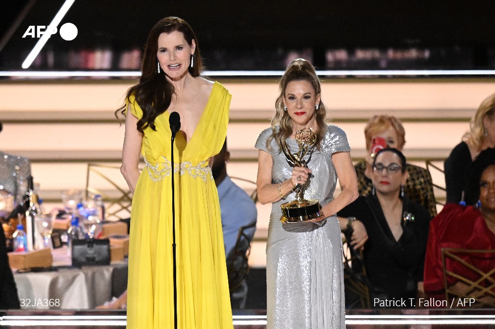 Geena Davis (L) accepts the Governors Award on behalf of the Geena Davis Institute on Gender in Media at the #Emmys2022 

📷 Patrick T. Fallon