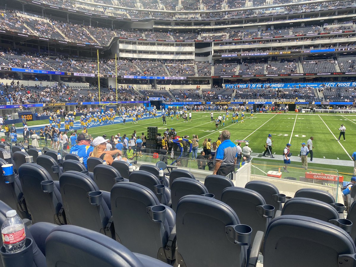 Knight_21's tweet photo. @JenniferMills21 Club seats available section C110 row 8! VIP entrance and all club food and bars. Amazing seats! DM me for which game and I’ll let you know price https://t.co/T5LJU1NPTg