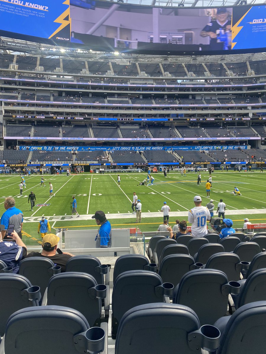 Knight_21's tweet photo. @JenniferMills21 Club seats available section C110 row 8! VIP entrance and all club food and bars. Amazing seats! DM me for which game and I’ll let you know price https://t.co/T5LJU1NPTg