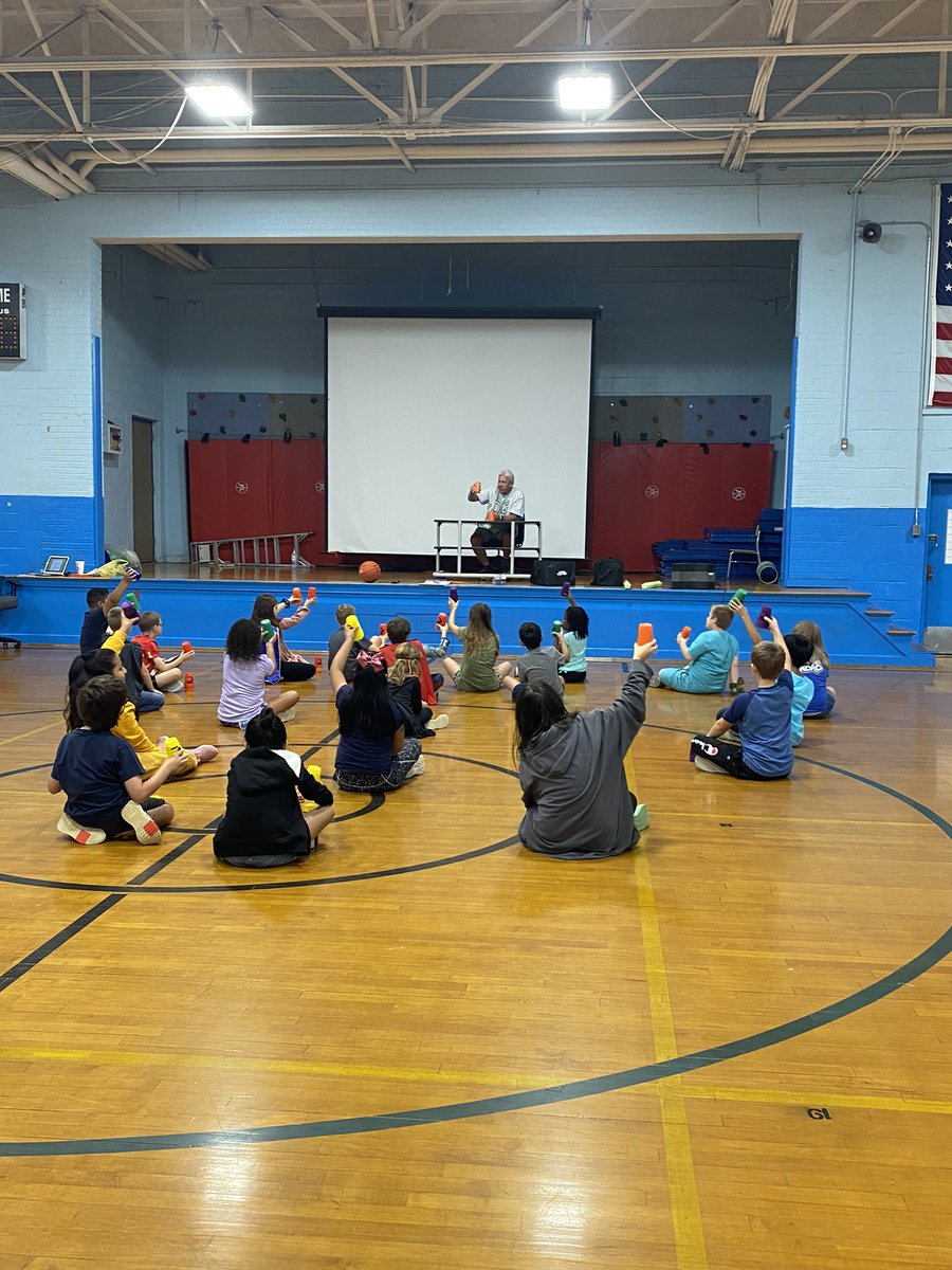 cgarrison5526's tweet image. Our Pandas kicked off their speed stacking unit today learning from the very best! 💙🐼💙
Mr. Haggard sure is fast!
#PVPandas #speedstacks #sportstacking @PVPandas