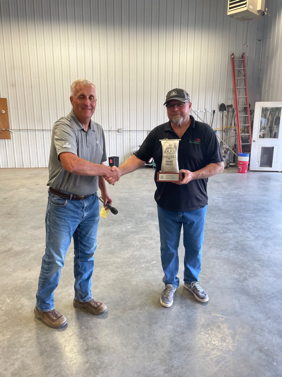 JesseMoch's tweet photo. One legacy ends and another begins. Congratulations to Dave Swanson and good luck to Doug Retzlaff! https://t.co/N8HYCLsYKC