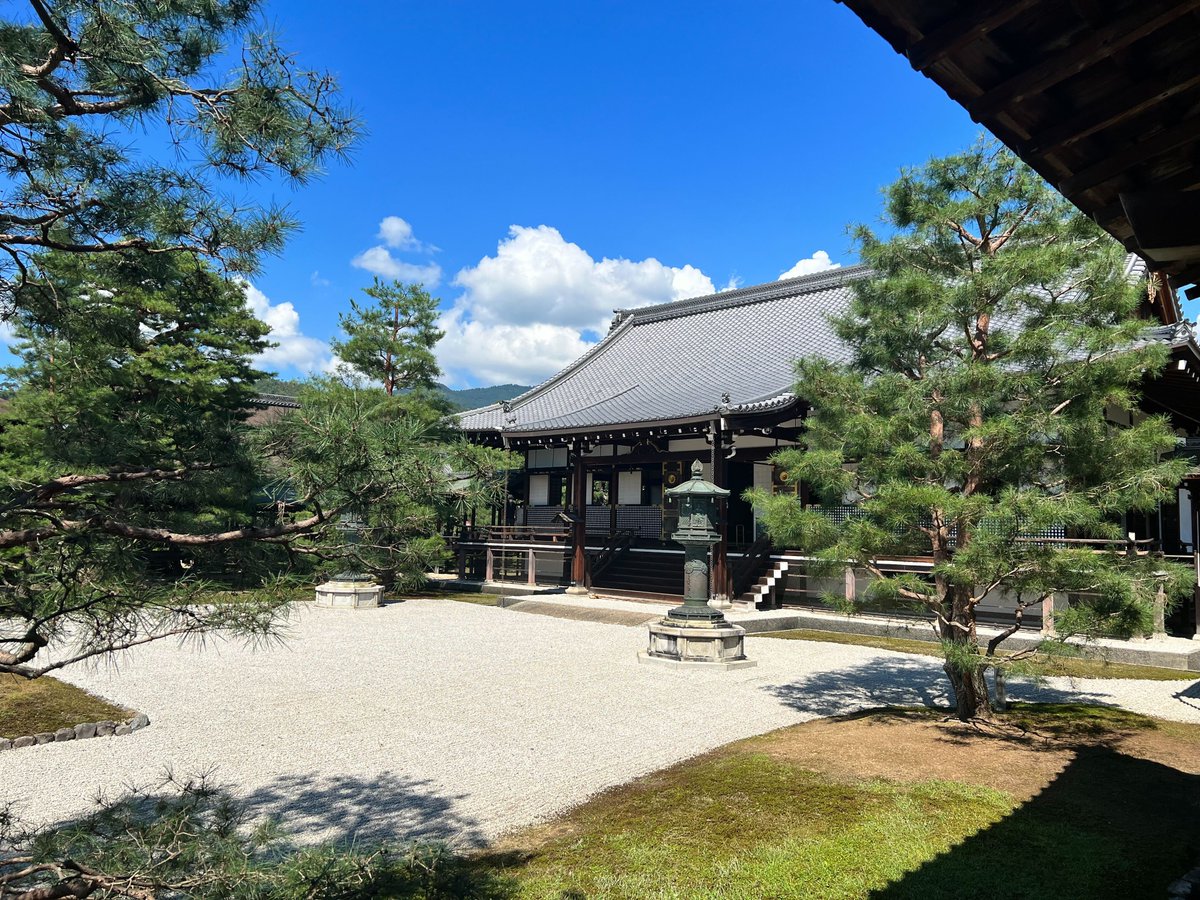 space_fleurir's tweet photo. みなさん、おはようございます！
9月13日のかようび。京都市内は晴れ。今日も暑くなりそうです。
先週末に大覚寺と北野天満宮へ行き、源氏の重宝の兄弟刀を観てきました。2振りとも本当に綺麗でした。
久しぶりに神社仏閣に行けて心洗われた感じです＾＾
 #企業公式が毎朝地元の天気を言い合う https://t.co/IK5qJGLsTu