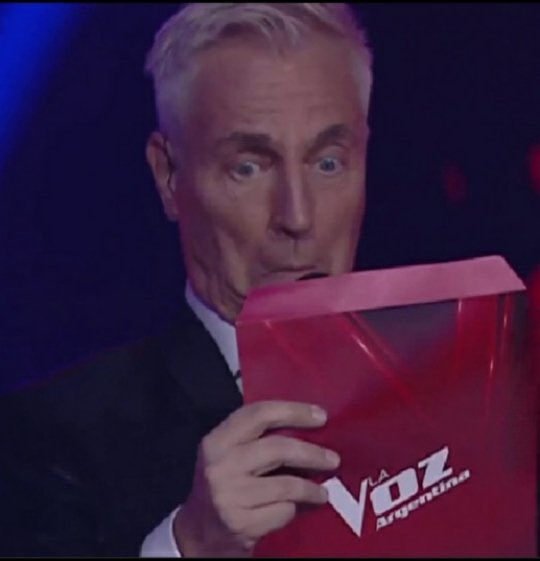 fliqueteada's tweet photo. todos al ver que despues de la terrible arrastrada que le pego angela en la presentación igual gano yhosva #LaVozArgentina https://t.co/cUL11FDbFW