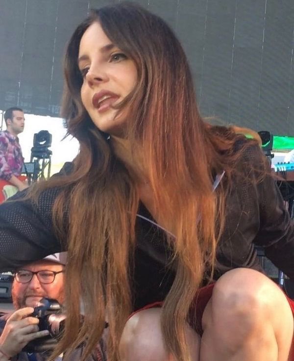 gabrimoonn's tweet photo. lana del rey https://t.co/PuuV4W4E3e