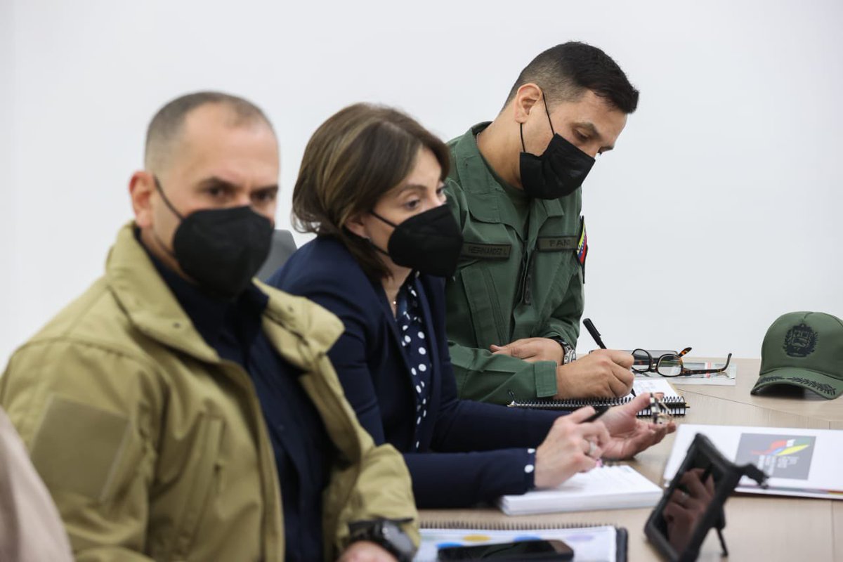 MijpVzla's tweet image. ➡️ Se abordaron temas para el despliegue de las #Bricomiles de educación en todo territorio nacional, la reapertura de la frontera colombo-venezolana, así como el impulso de los programas sociales para seguir garantizado el bienestar del Pueblo.  #LaPazNosUne #12Sep