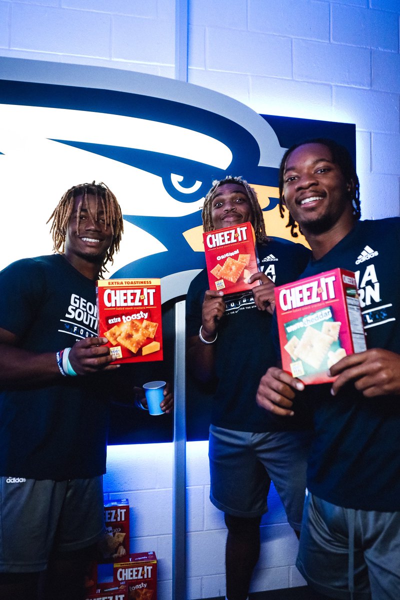 WE WOKE UP FEELING THE CHEEZIEST, COACH 😁🧀 #HailSouthern | #GATA | @CheezItBowl